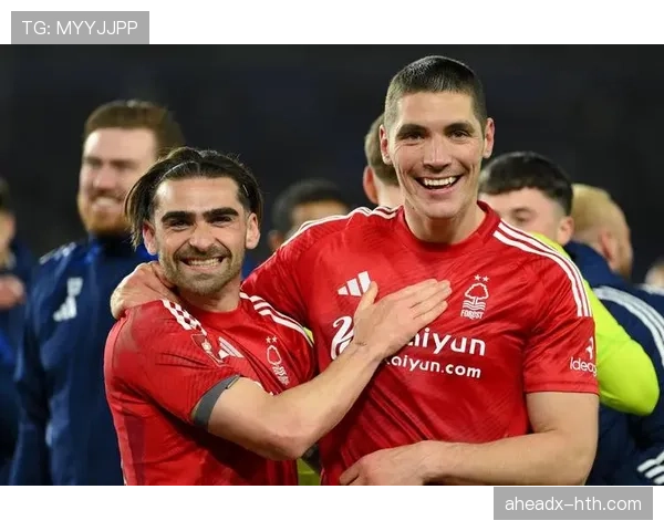 英超VAR争议引发球迷热议，赛季激烈对抗引人关注