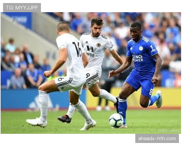 拉菲尼亚边路突破表现稳健,持续提升进攻威胁 拉菲尼亚边路突破表现稳健,持续提升进攻威胁