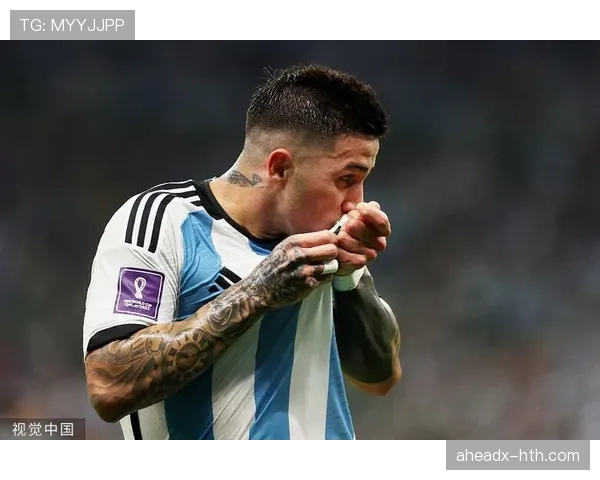 恩佐·费尔南德斯家里冰箱贴满训练时间表,连牛奶保质期都按心率配 恩佐·费尔南德斯家里冰箱贴满训练时间表,连牛奶保质期都按心率配